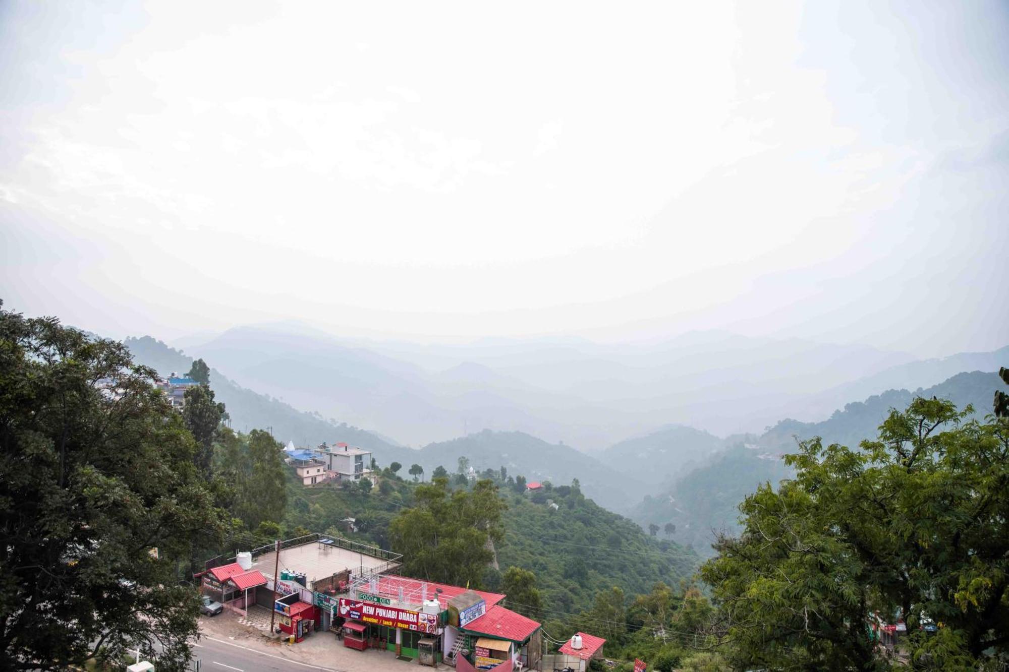 The Fern Surya Resort Kasauli Hills, Dharampur Exteriör bild